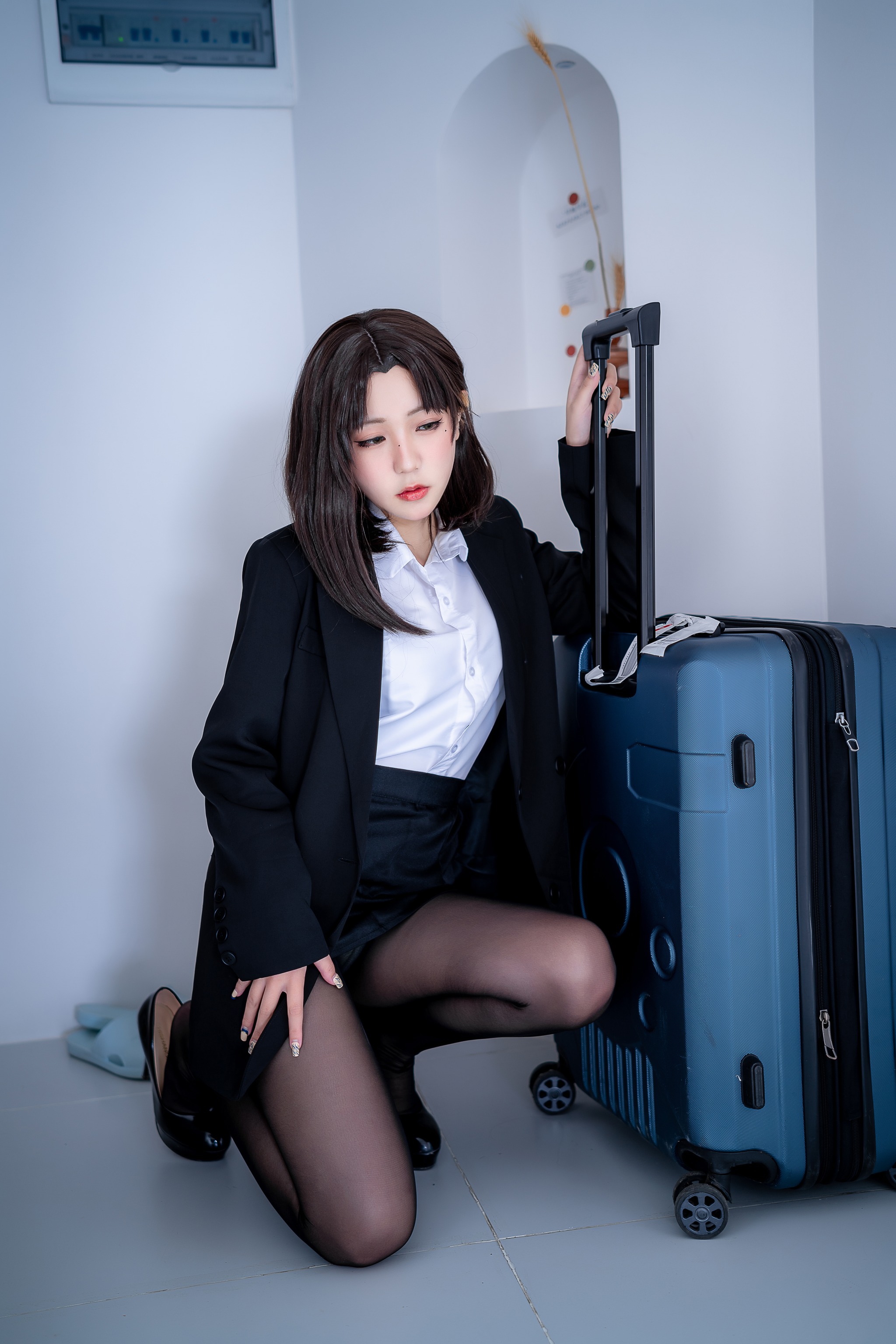 图片[1]-蓝小沂KiKi – NO.012 OL黑丝 [42P]-XikXak